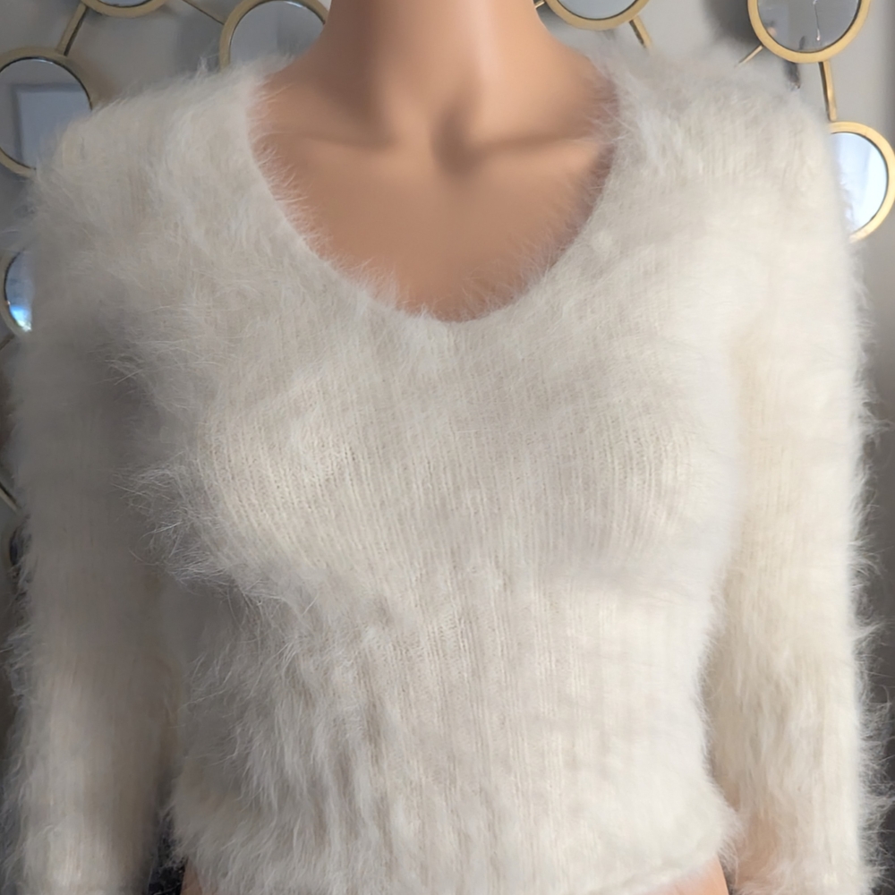 Express Women Vintage 90s Y2K Fuzzy Angora Soft White V-Neck Sweater